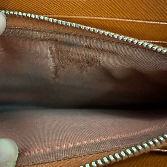 Prada orange long wallet with minor scuffs and tearing inside, in good condtion - Picture 7 of 11